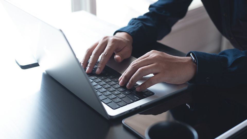 눈피로, 눈피로원인, 안구질환, 난시, 근시, 원시, 눈피로완화법, 인공눈물, 눈관리법