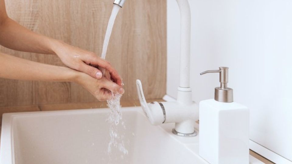 여름철눈병,여름유행성안질환,유행성결막염,유행성각결막염,급성출혈성결막염,인후결막염,여름눈병예방,여름눈병