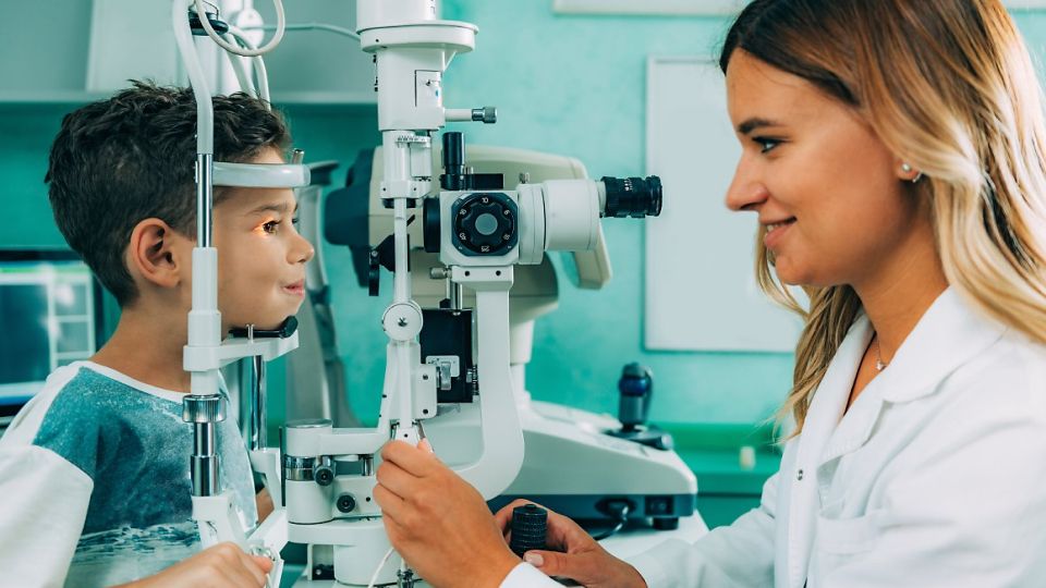 소아근시, 성장기시력, 장기시력저하, 소아근시치료, 소아근시진료, 소아근시예방, 소아근시원인, 안과비대면