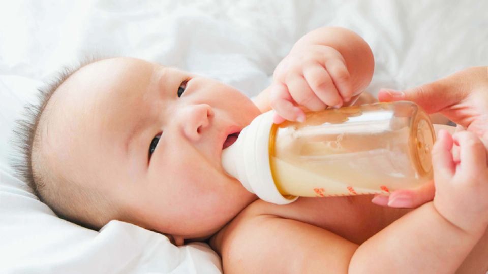 신생아, 신생아배꼽, 녹변, 모유수유, 분유수유