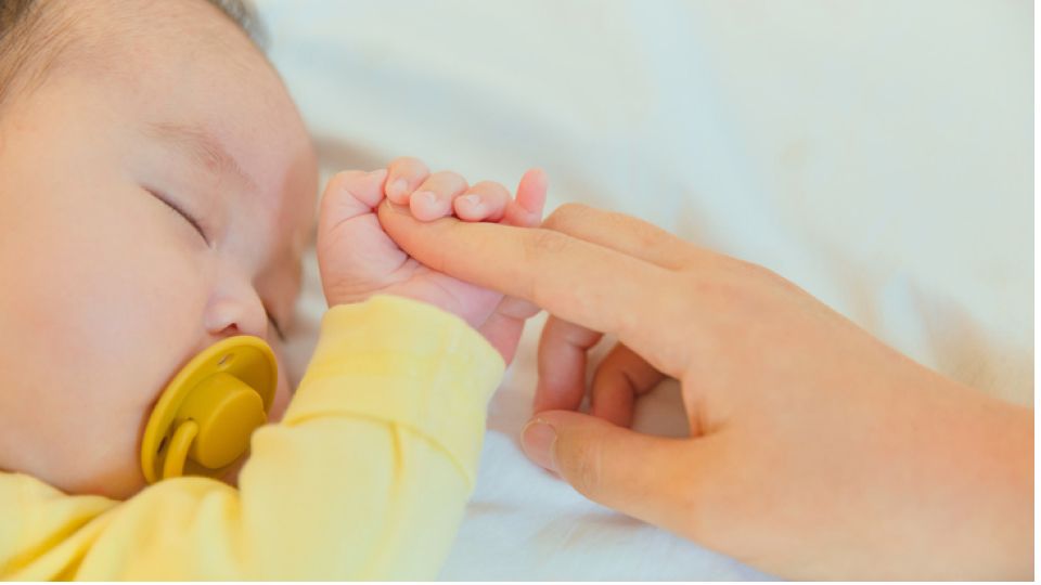 신생아 증상, 신생아 패혈증, 고관절 탈구, 배꼽 탈장, 그르렁거리는 소리, 물집, 발열