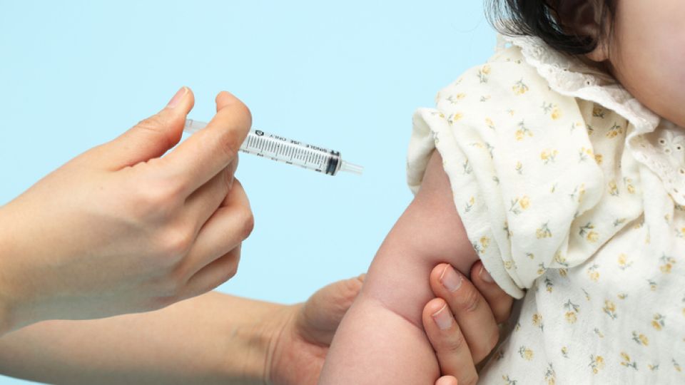 주사를 맞는 아이.jpg