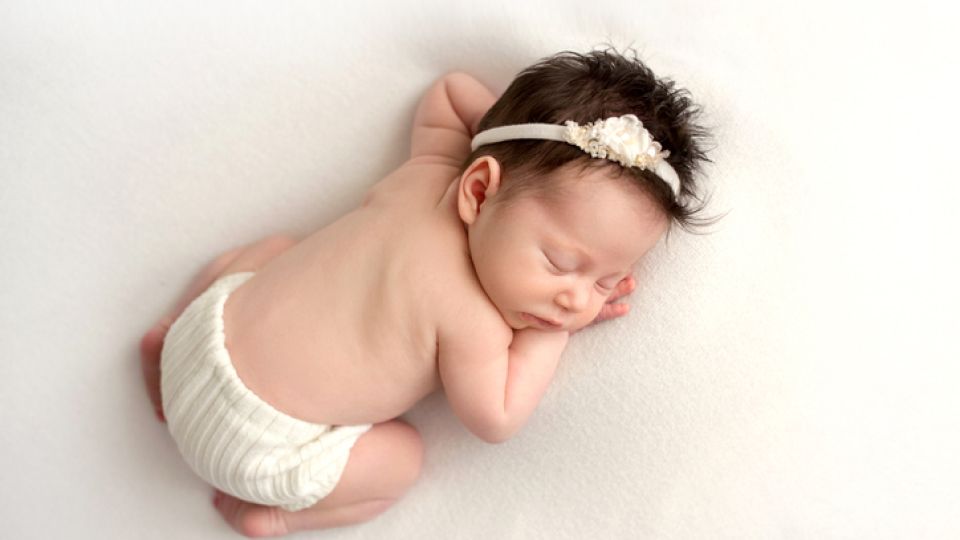 신생아 증상, 신생아 패혈증, 고관절 탈구, 배꼽 탈장, 그르렁거리는 소리, 물집, 발열