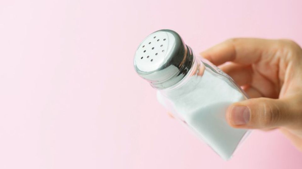 나트륨, 천일염, 정제염, 고혈압, 신장문제, 골다공증, 체중증가