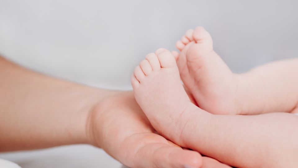 신생아 증상, 신생아 패혈증, 고관절 탈구, 배꼽 탈장, 그르렁거리는 소리, 물집, 발열