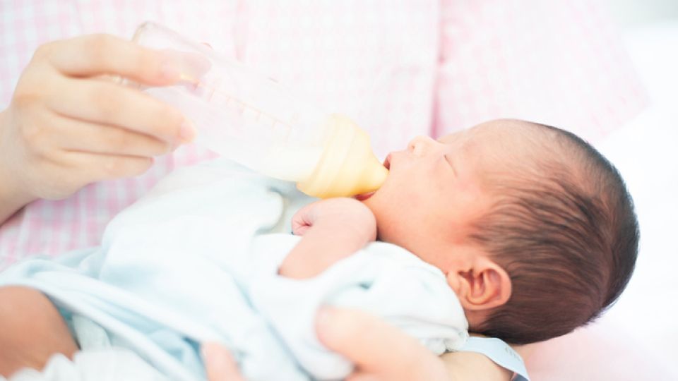 아이 수유, 혼합 수유, 트림, 딸꾹질, 분유, 우유병
