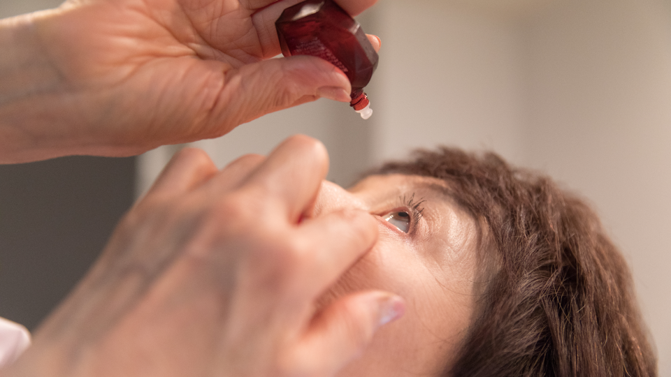 인공눈물 사용법 점안.png