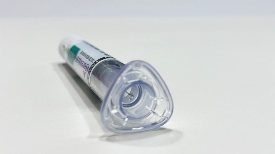 mounjaro-injection-a drop on the needle tip