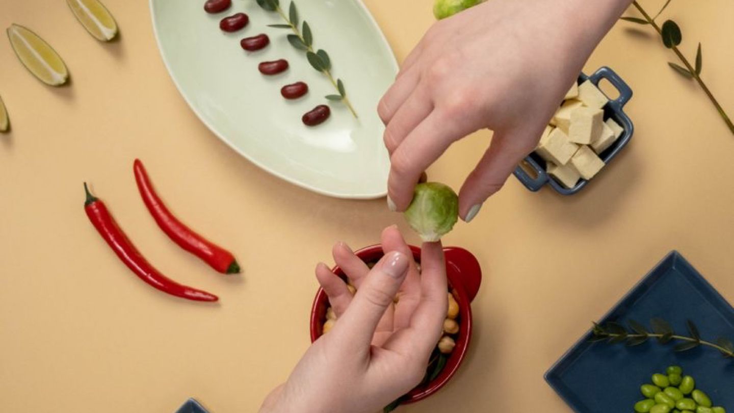 식탁에 놓인 콩과 두부, 아마씨 등 식물성 에스트로겐이 들어 있다고 알려진 식재료