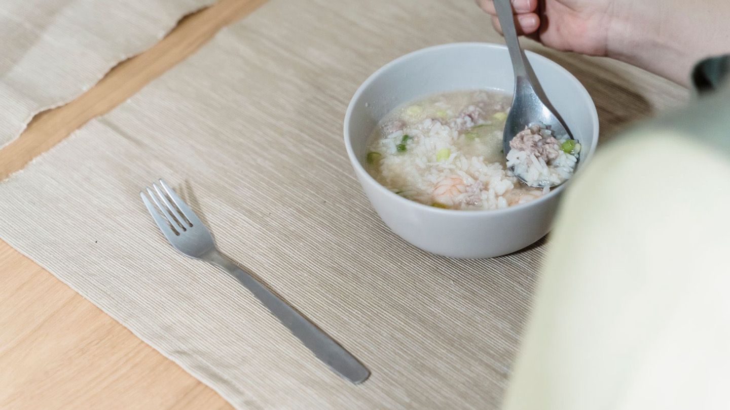 사랑니 발치 후 먹기 좋은 부드러운 죽 한 그릇
