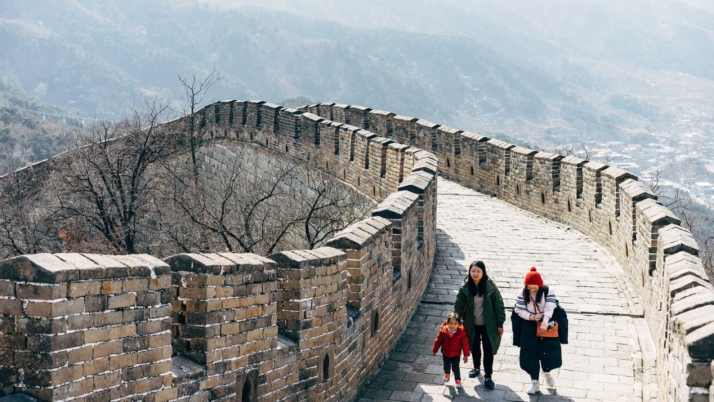 전화로 의료진과 상담하는 모습