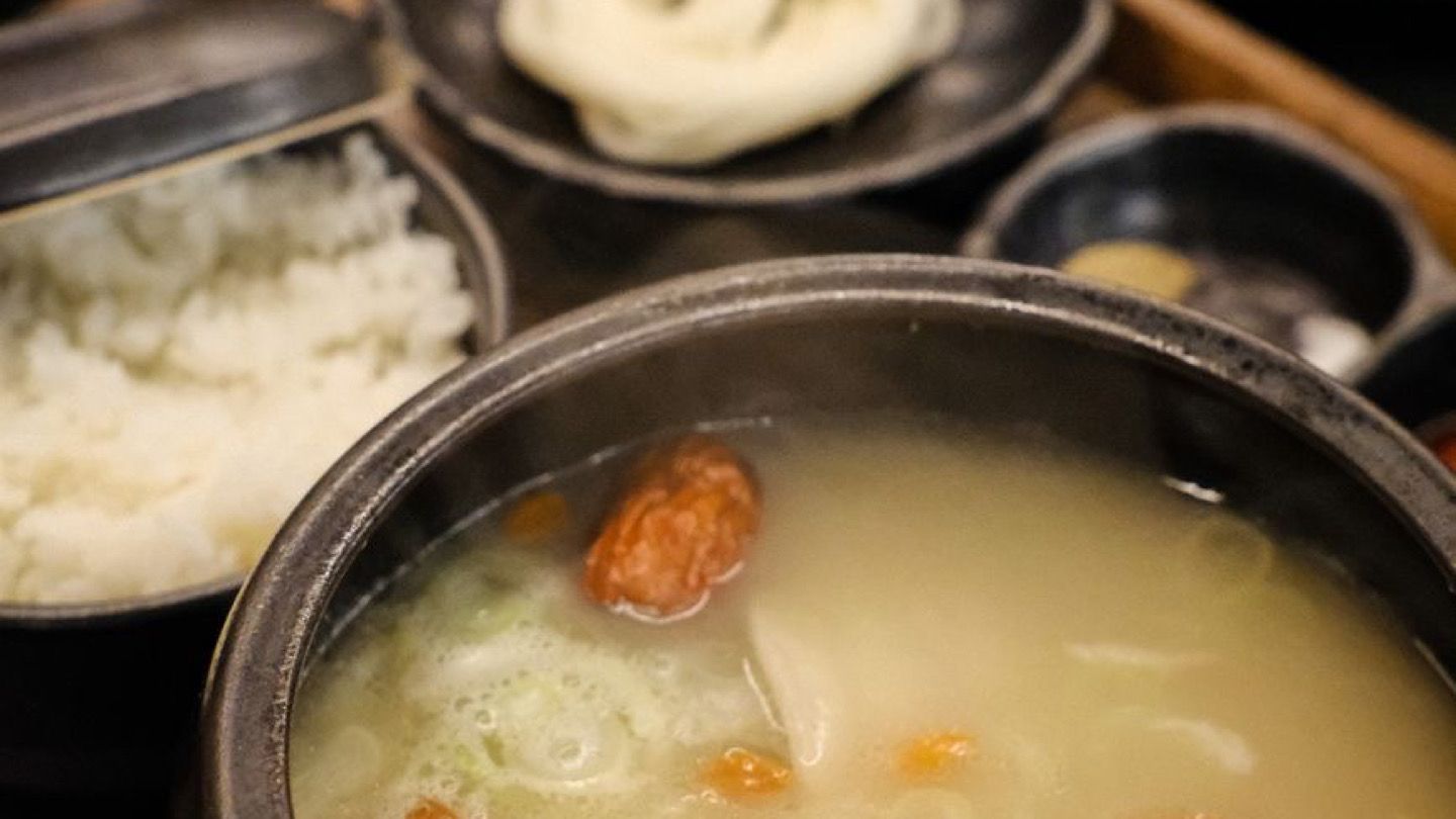 밥과 반찬으로 균형 잡힌 건강한 식사 사진