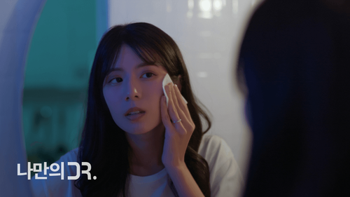 펩타이드와 레티놀 성분이 들어 있는 화장품을 함께 사용하면 피부 탄력 개선에 도움이 된다.