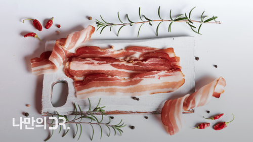 돼지고기를 먹을 때 대파와 부추를 함께 섭취하면 비타민 B1의 체내 흡수율이 높아진다.