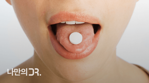 혀 데였을 때 얼음을 오래 물고 있으면 회복이 늦어질 수 있다.