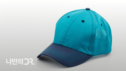 꽉 끼는 모자는 두피를 압박해 탈모를 직접적으로 유발한다.