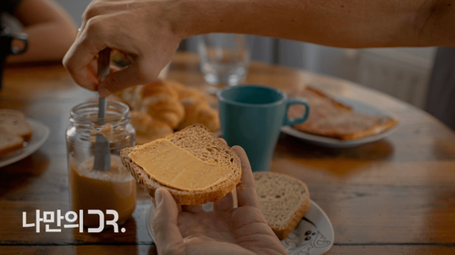 땅콩버터는 혈당스파이크를 완화시키는 데 도움이 된다.