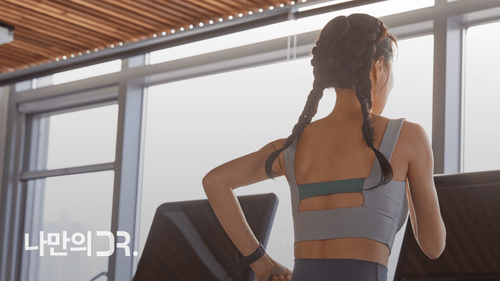 근육을 늘려주는 정적 스트레칭을 운동 전에 진행할 경우 부상 위험도가 높아진다.