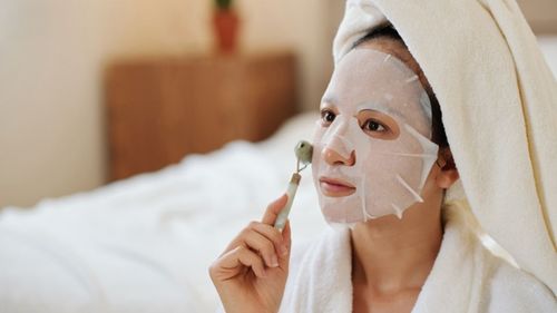 마스크팩을 냉장 보관하면 에센스의 유분과 수분이 분리되어, 서늘한 곳에 보관하는 것이 좋다.